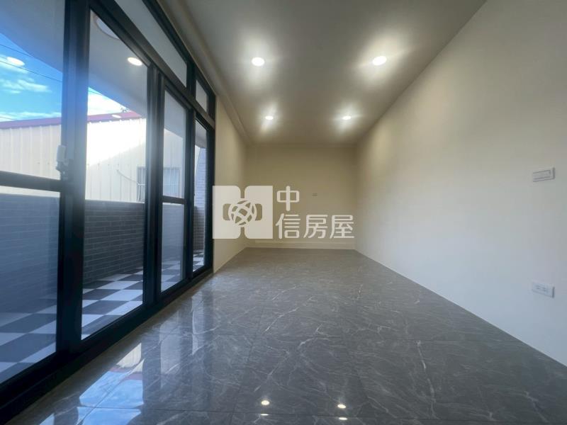 藝文中心大地坪雙車孝親美透天房屋室內格局與周邊環境