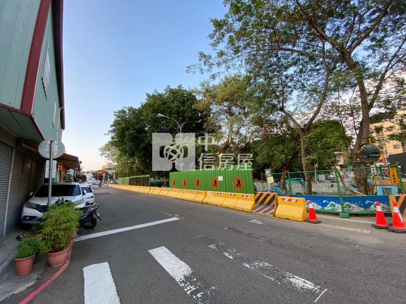 中華路夜市旁可危老商1買地送屋房屋室內格局與周邊環境