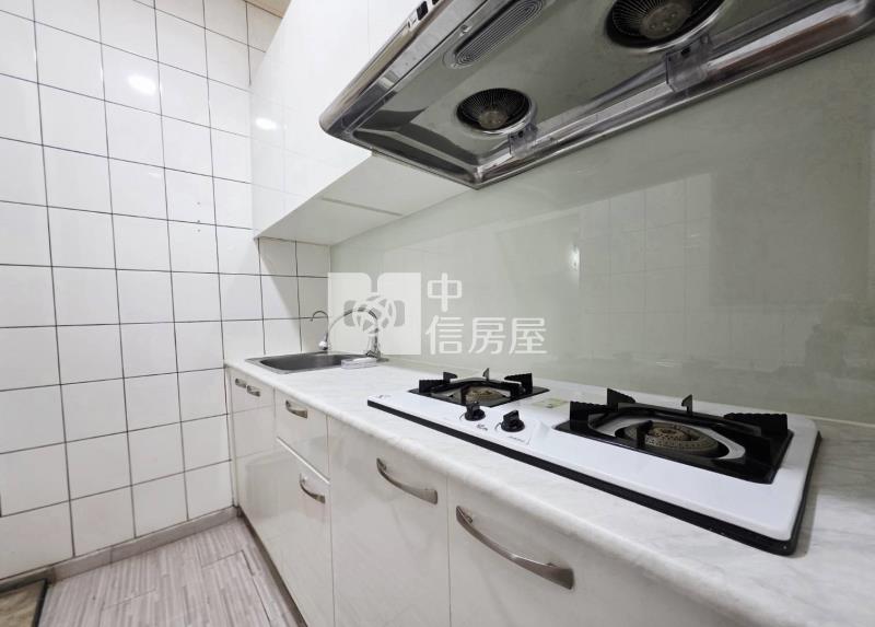 文華高中漢口商圈捷運旁低總價店面房屋室內格局與周邊環境