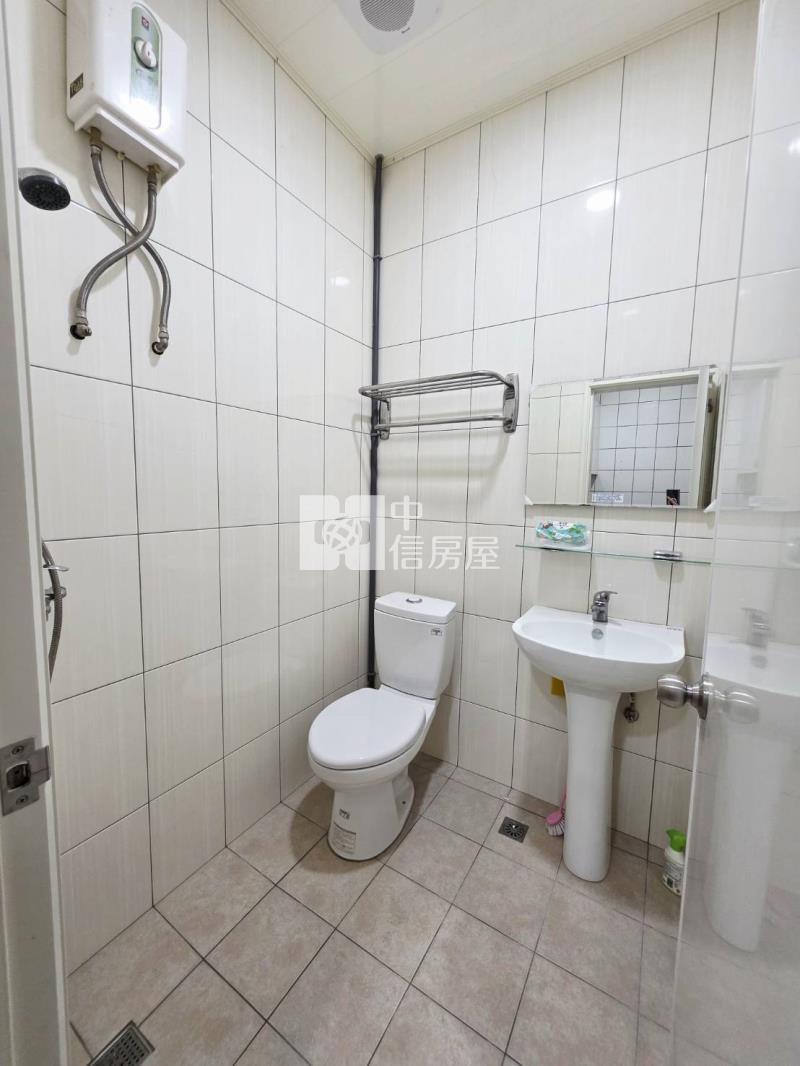 文華高中漢口商圈捷運旁低總價店面房屋室內格局與周邊環境