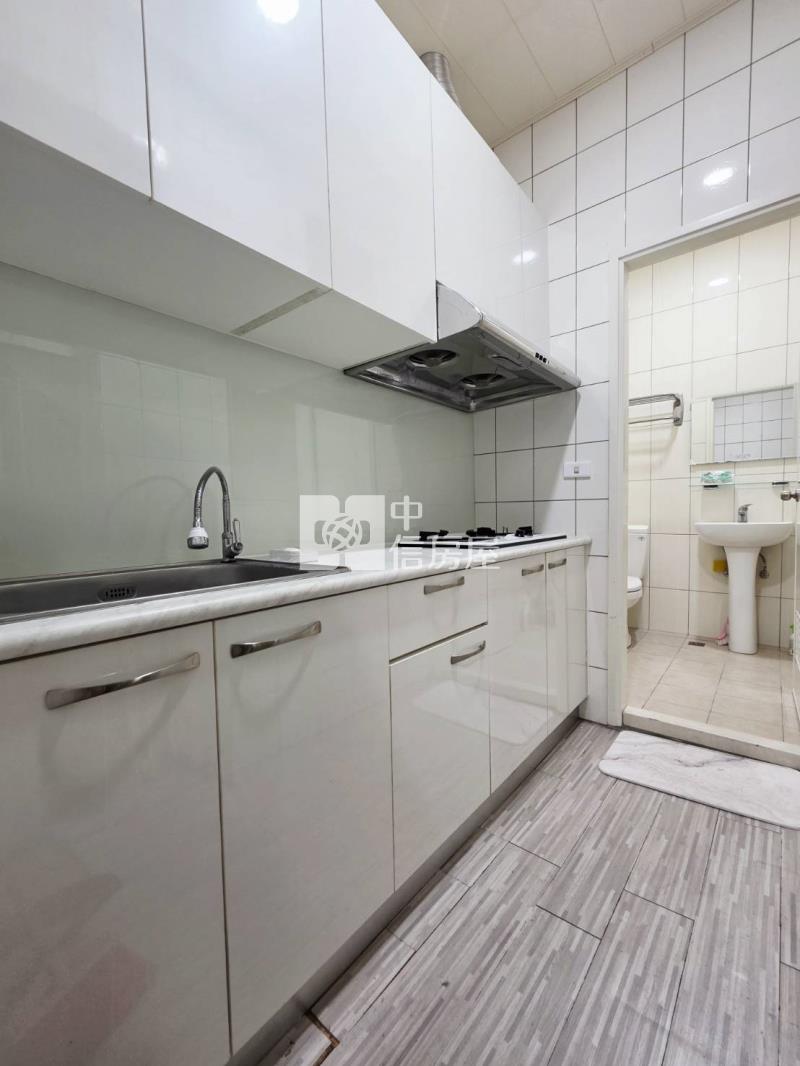 文華高中漢口商圈捷運旁低總價店面房屋室內格局與周邊環境