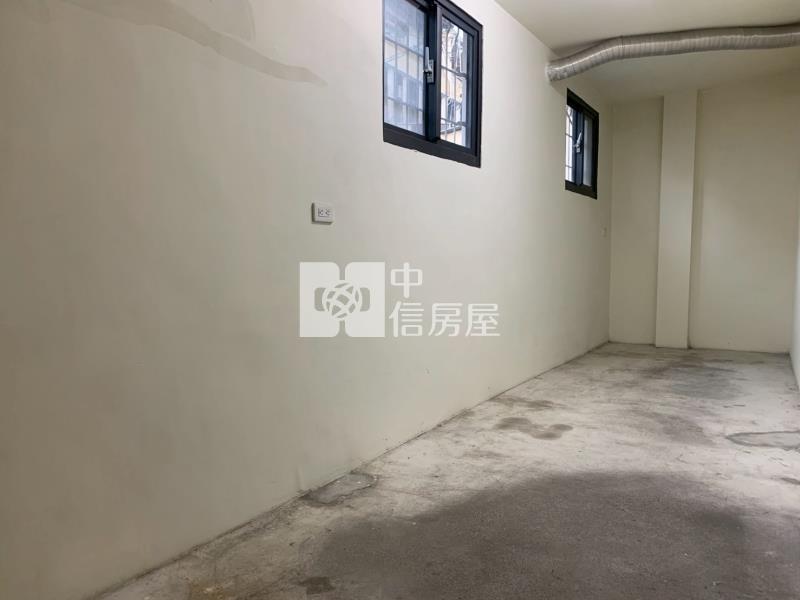 安和路三面採光大面寬車墅房屋室內格局與周邊環境