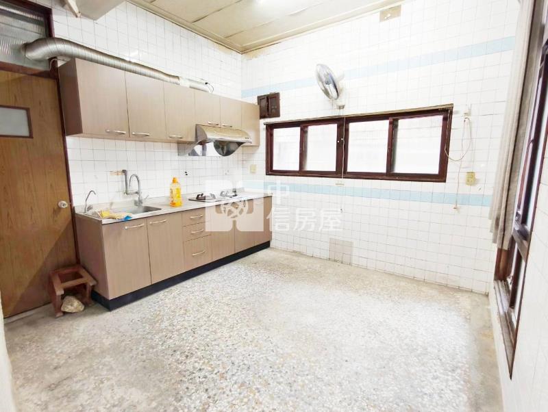 中華東路地76坪10米大面寬捷運願景豪邸房屋室內格局與周邊環境