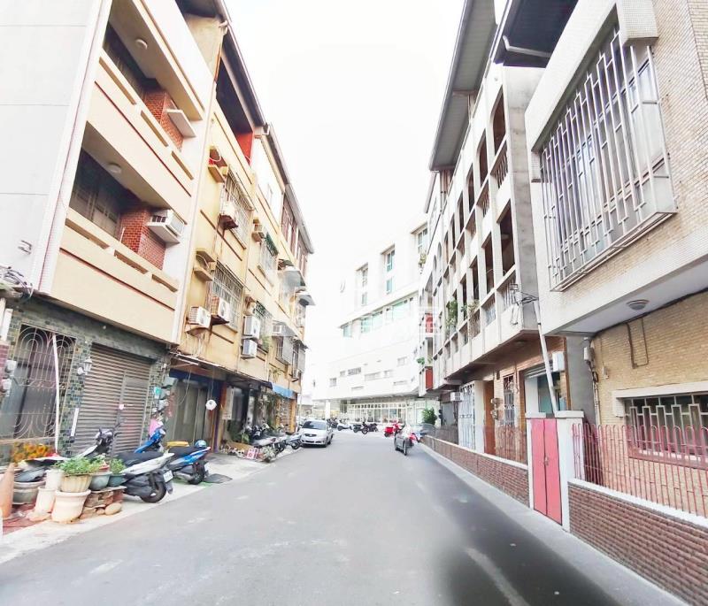 中華東路地76坪10米大面寬捷運願景豪邸房屋室內格局與周邊環境