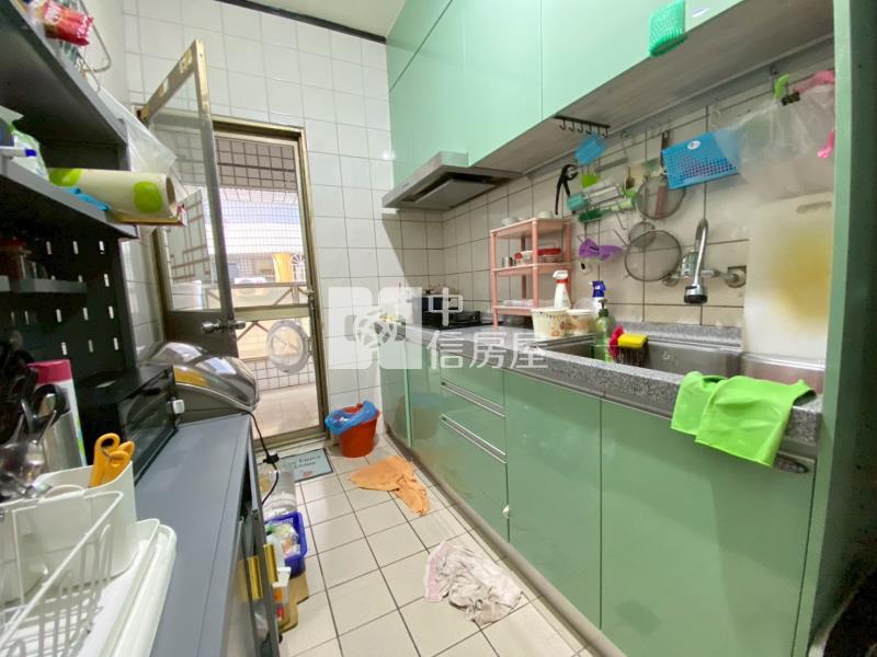 五期文心尊龍大四房平車房屋室內格局與周邊環境