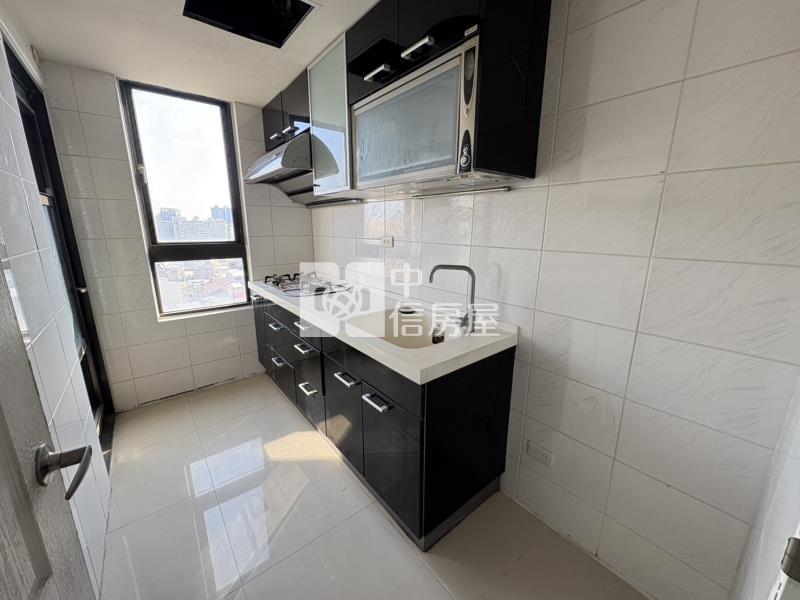 十三期視野美兩房機上車位房屋室內格局與周邊環境