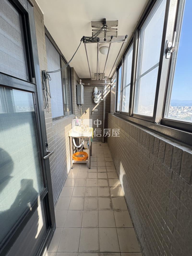 十三期視野美兩房機上車位房屋室內格局與周邊環境