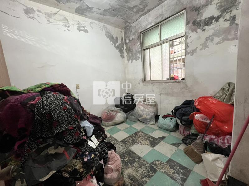 近龍岡大面寬活巷透天(需整理)房屋室內格局與周邊環境