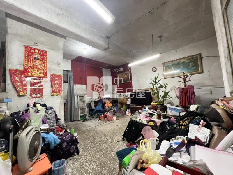 近龍岡大面寬活巷透天(需整理)房屋室內格局與周邊環境