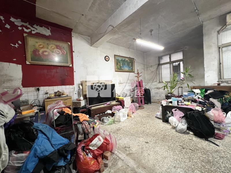 近龍岡大面寬活巷透天(需整理)房屋室內格局與周邊環境