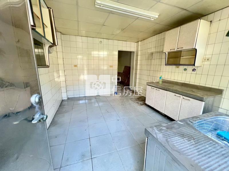 6大房低總價透天房屋室內格局與周邊環境