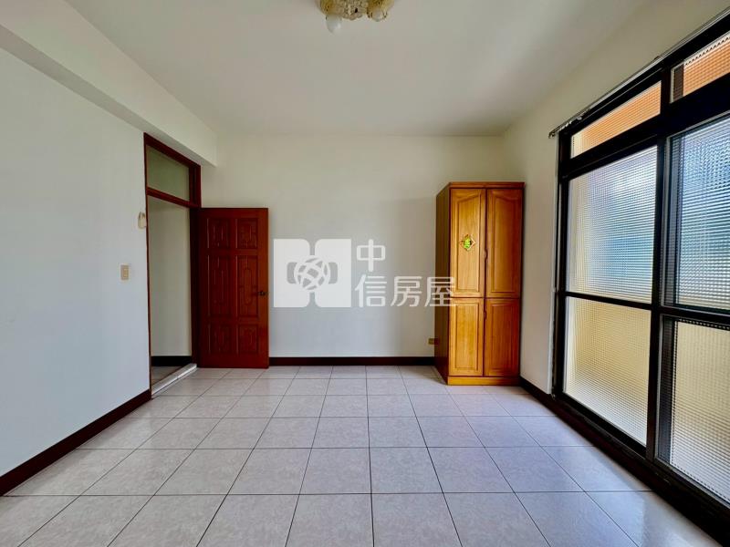 專任!北屯太平交界臨路大透天可店住合一房屋室內格局與周邊環境