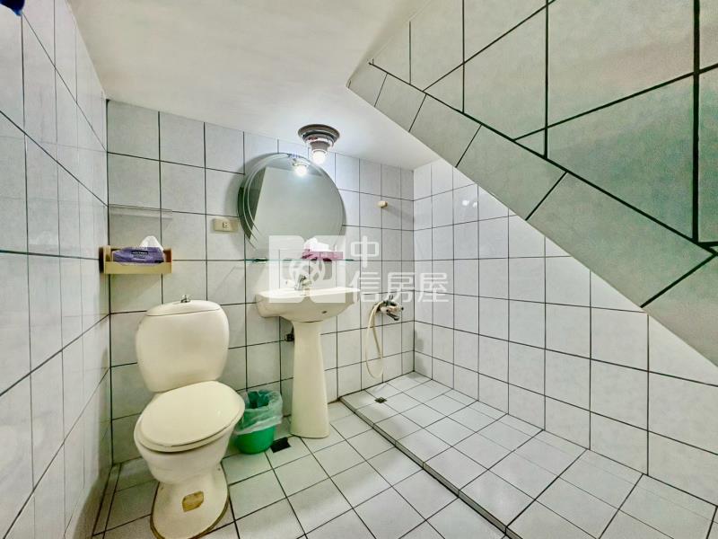 專任!北屯太平交界臨路大透天可店住合一房屋室內格局與周邊環境