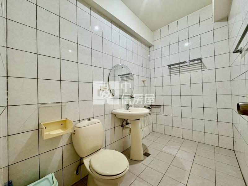 專任!北屯太平交界臨路大透天可店住合一房屋室內格局與周邊環境