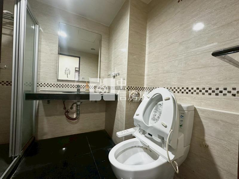 新杜拜2房附車位房屋室內格局與周邊環境