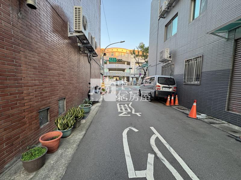 忠福三角窗透店房屋室內格局與周邊環境