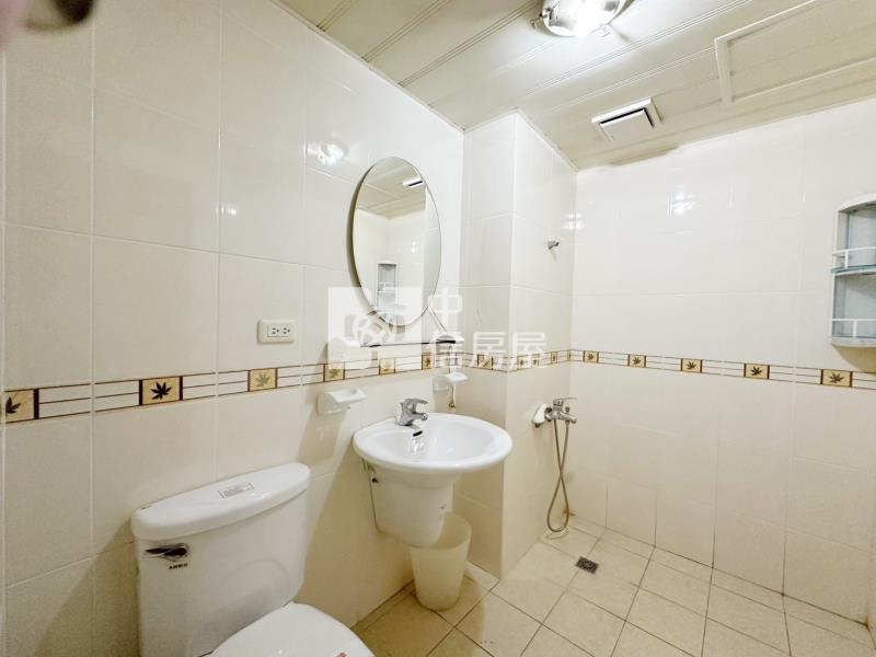 近中壢火車站.家樂福維納斯景觀三房平車房屋室內格局與周邊環境