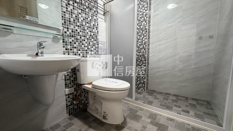 麟洛20米路全新黃金店面房屋室內格局與周邊環境