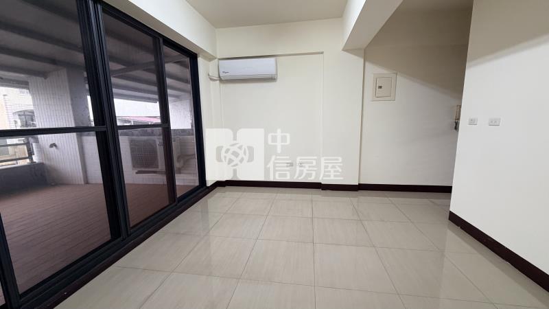 麟洛20米路全新黃金店面房屋室內格局與周邊環境