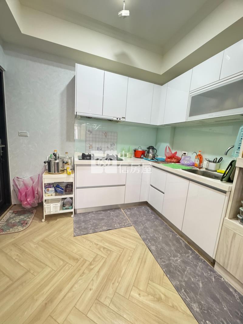 輕屋齡美裝潢雙車位別墅房屋室內格局與周邊環境