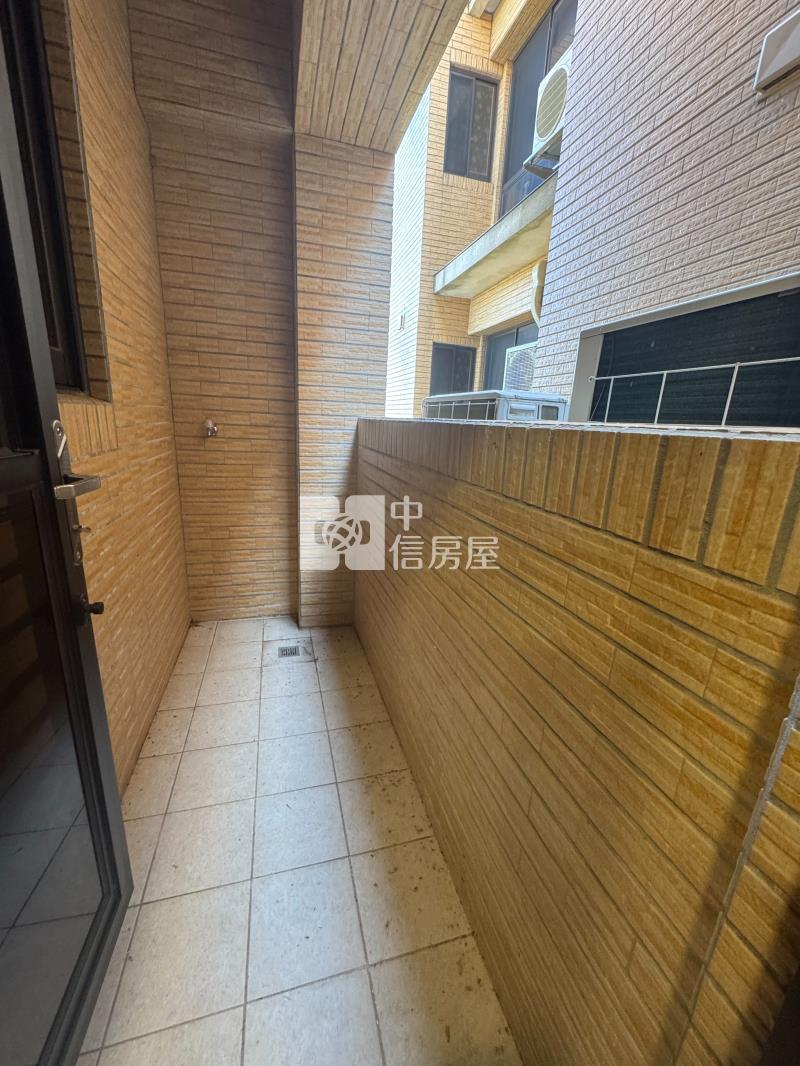 輕屋齡美裝潢雙車位別墅房屋室內格局與周邊環境