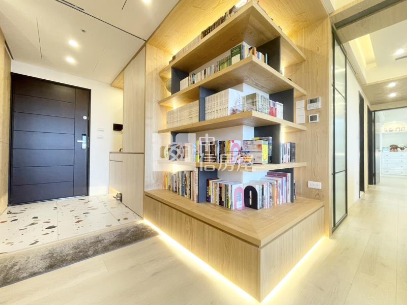 青埔A18新大南青山高樓美景3+1房雙車位房屋室內格局與周邊環境