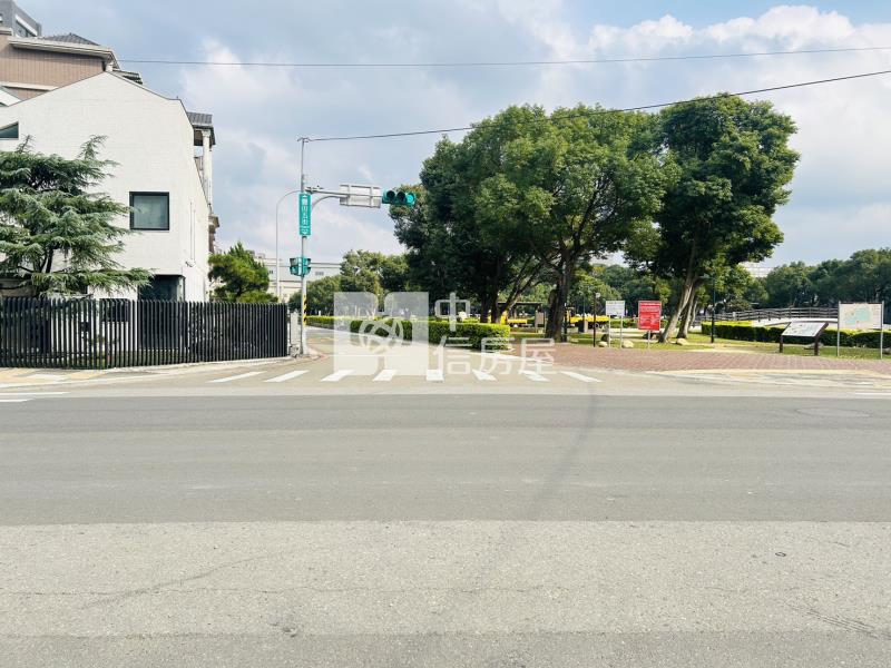 重劃區方正建地房屋室內格局與周邊環境