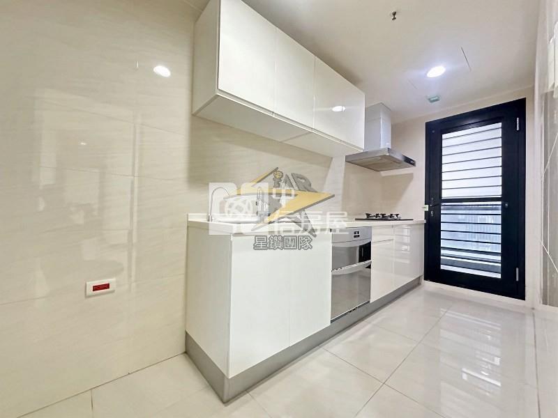 【星鑽】A19捷運站國峰苑(3房+車位)房屋室內格局與周邊環境