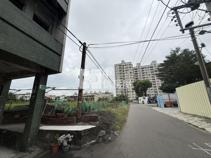 近仁德交流道需翻修邊間透天房屋室內格局與周邊環境