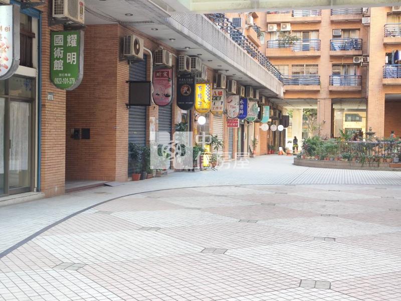 【奔馳】星馳市挑高金店面房屋室內格局與周邊環境