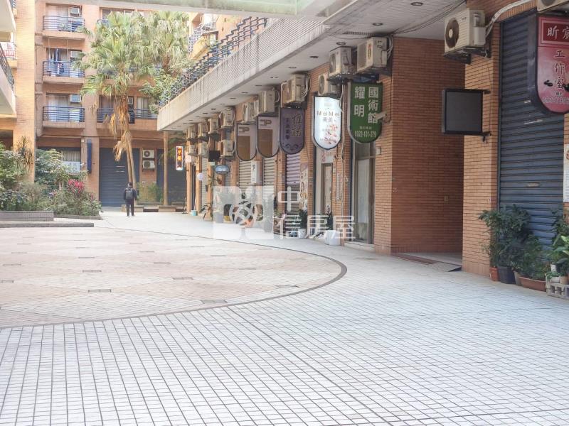 【奔馳】星馳市挑高金店面房屋室內格局與周邊環境