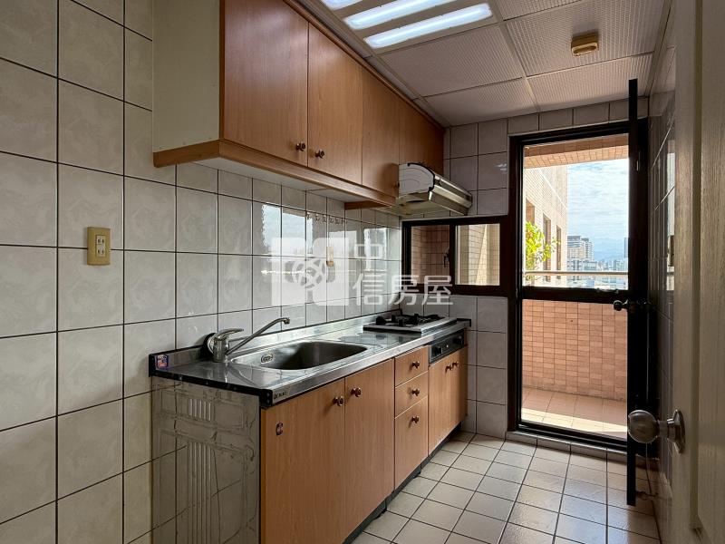 【醫生最愛】正中國醫商圈｜高樓層景觀邊間｜稀有3房大空間房屋室內格局與周邊環境