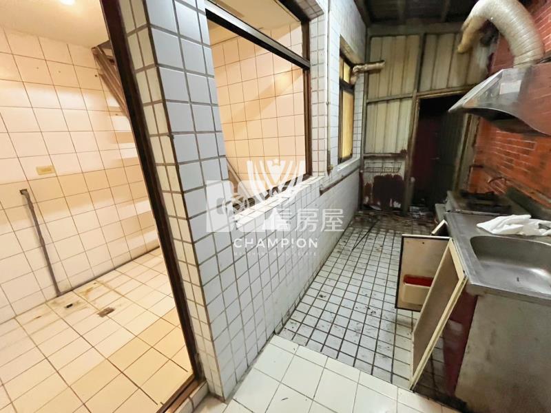 【冠軍】安樂區庭院一樓三房房屋室內格局與周邊環境