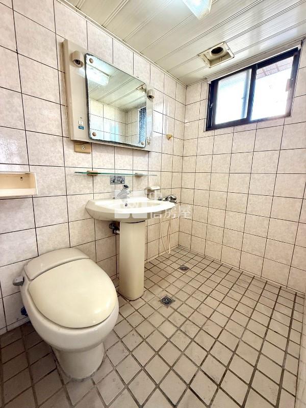 逢甲公園三房車位房屋室內格局與周邊環境