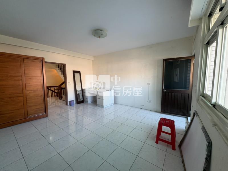 龍潭科學園區｜城市花園｜大地坪車庫別墅房屋室內格局與周邊環境