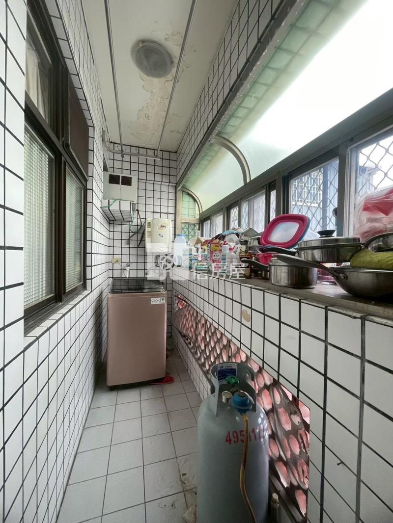 近A22捷運｜新勢公園｜義興國小｜河岸景觀美3房房屋室內格局與周邊環境