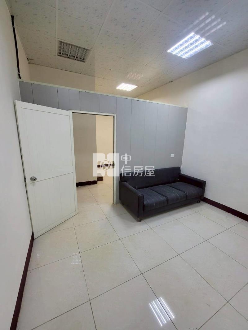 中壢近SOGO一樓店住套房-車位可另購房屋室內格局與周邊環境