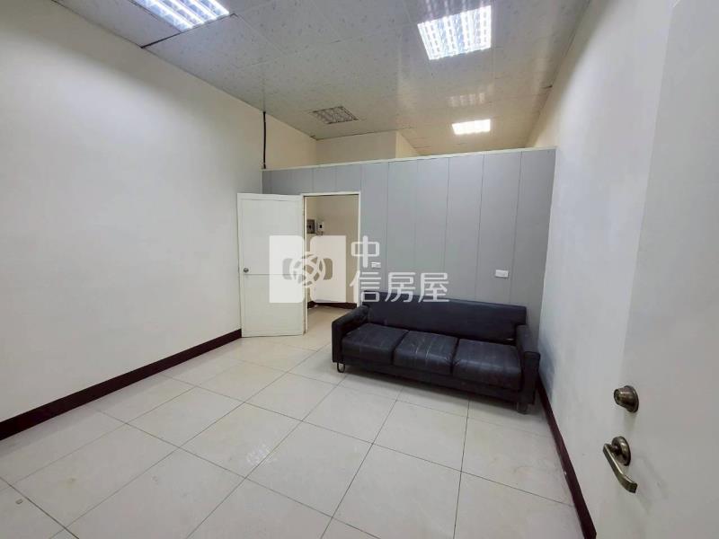 中壢近SOGO一樓店住套房-車位可另購房屋室內格局與周邊環境