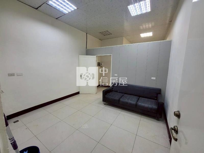 中壢近SOGO一樓店住套房-車位可另購房屋室內格局與周邊環境