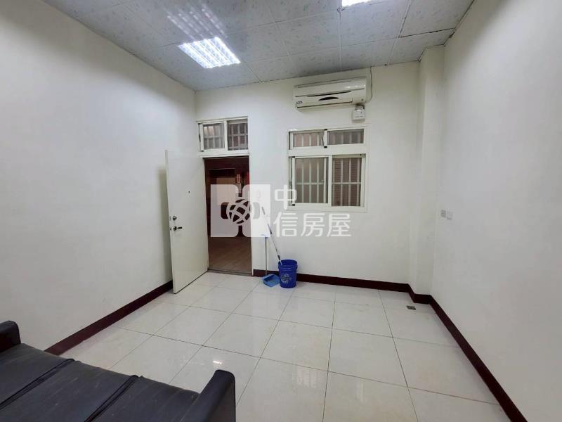 中壢近SOGO一樓店住套房-車位可另購房屋室內格局與周邊環境