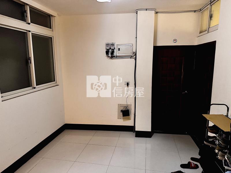 桃園市中心雙店面透天房屋室內格局與周邊環境