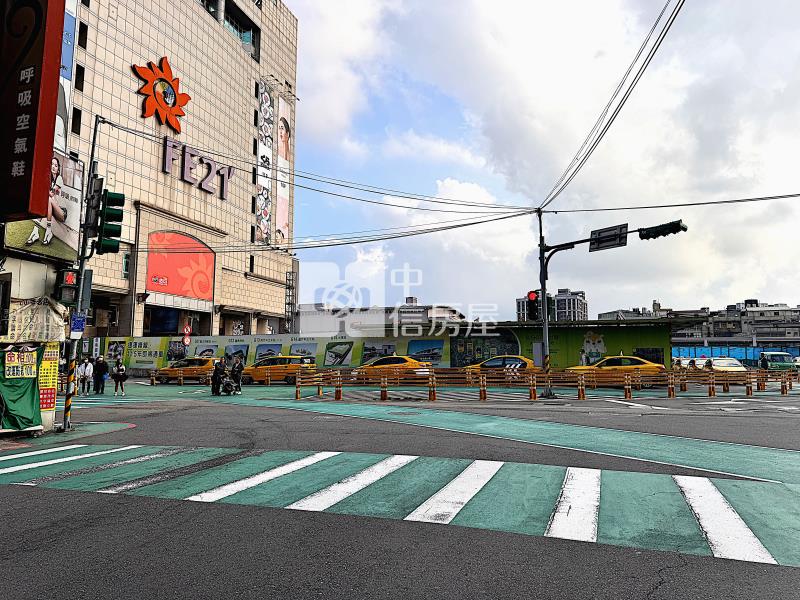 桃園市中心雙店面透天房屋室內格局與周邊環境
