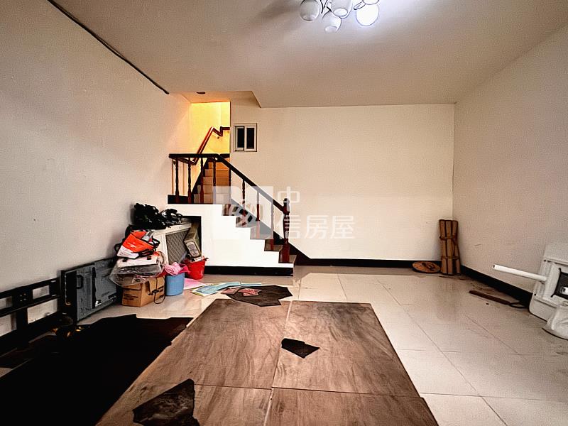 桃園市中心雙店面透天房屋室內格局與周邊環境