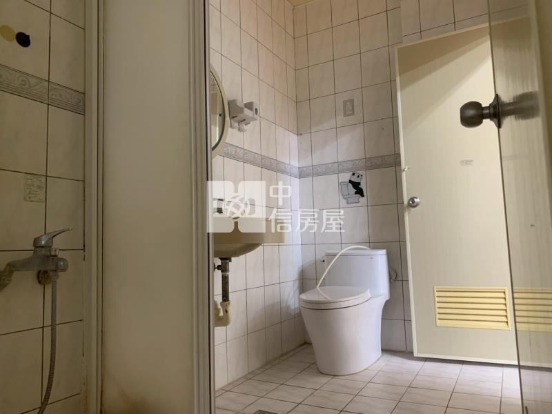 近安南醫院大地坪三角窗店住合一房屋室內格局與周邊環境