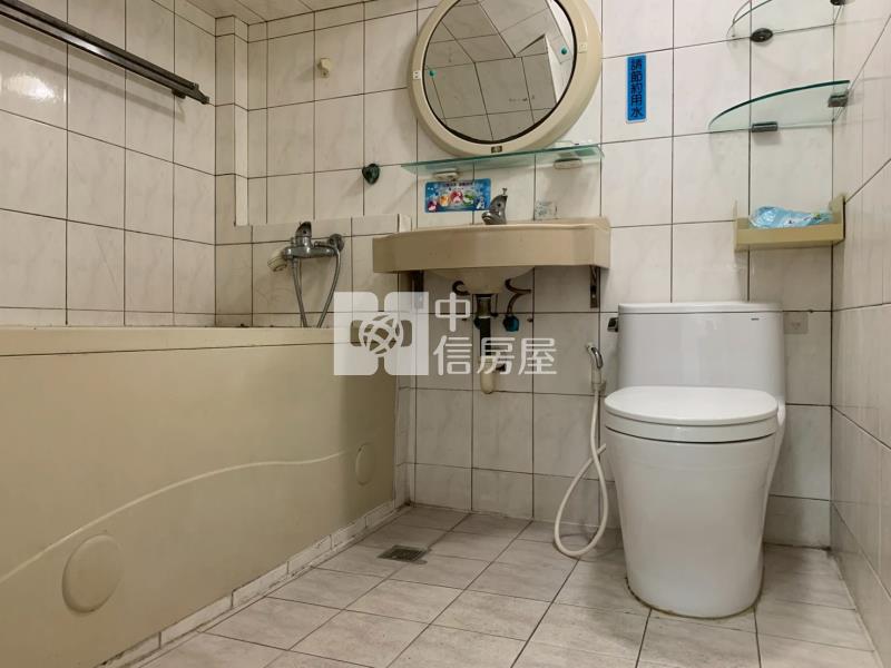 近安南醫院大地坪三角窗店住合一房屋室內格局與周邊環境