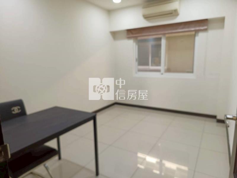 中壢運動中心法國之星三房車房屋室內格局與周邊環境