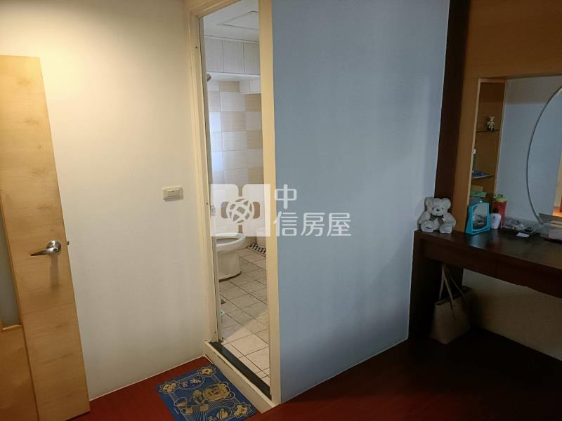 (文心大三元翡翠區)南區文心大三元樓中樓美五房+平車房屋室內格局與周邊環境