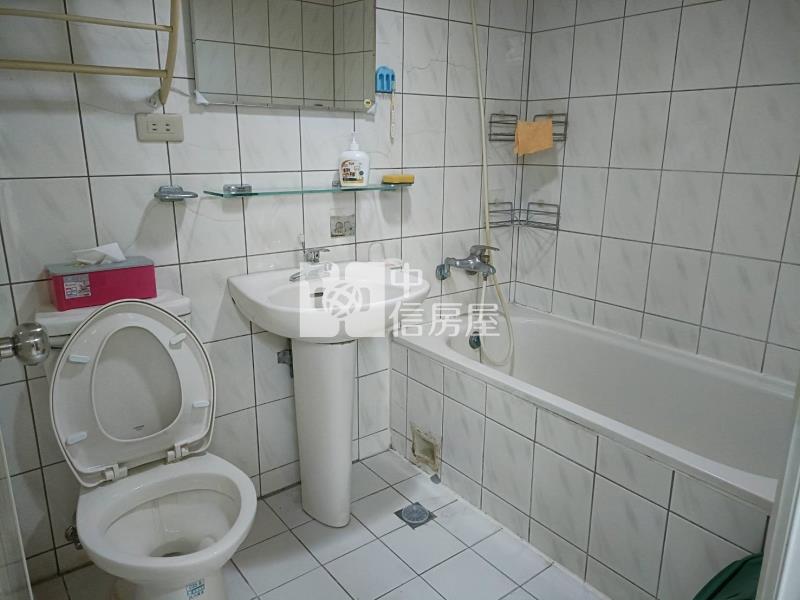 (文心大三元翡翠區)南區文心大三元樓中樓美五房+平車房屋室內格局與周邊環境