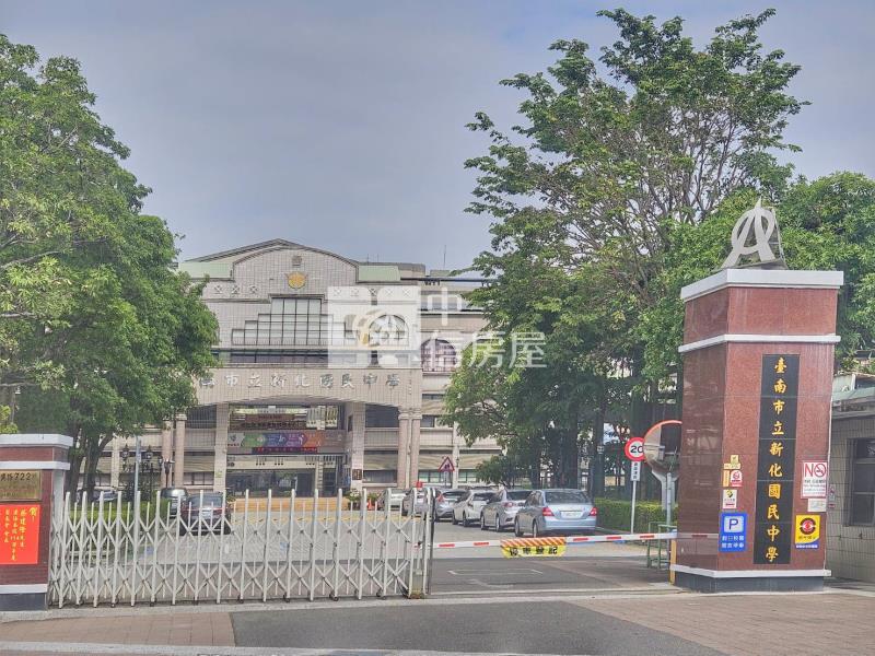 新化中正路正路面三角窗美建地房屋室內格局與周邊環境