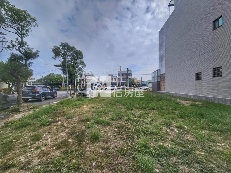 新化中正路正路面三角窗美建地房屋室內格局與周邊環境